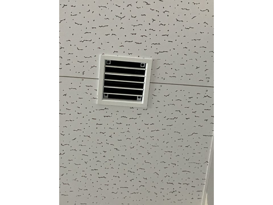 【柏市末広町事務所ビル】この穴、なんの穴？