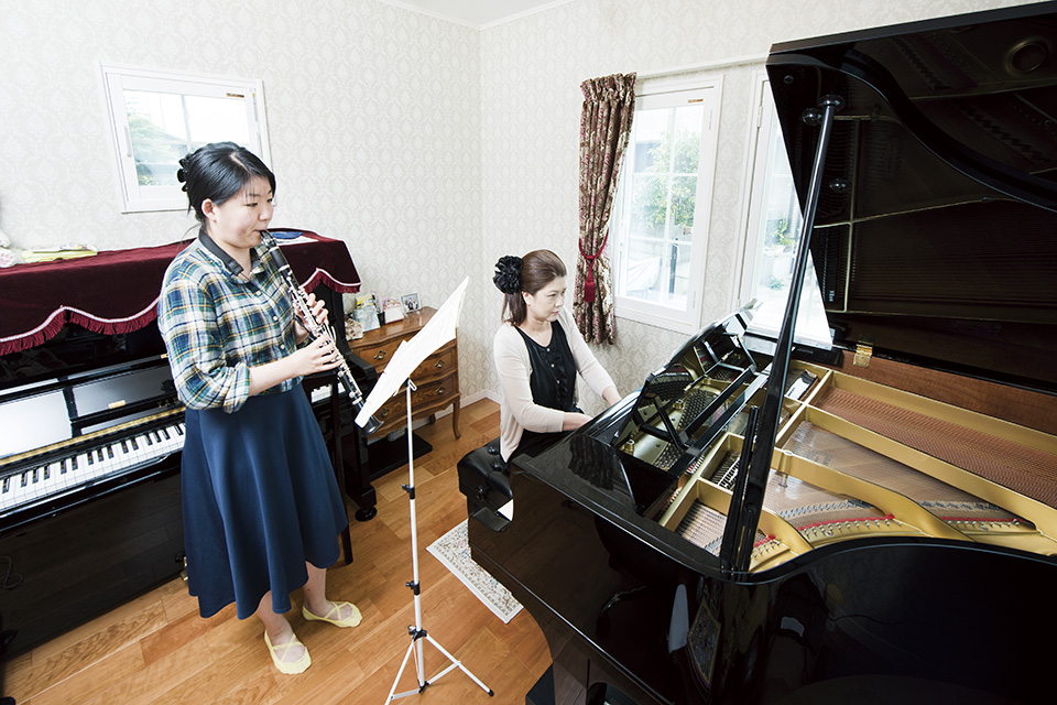 玄関横の居室は防音対策を行ったピアノルームになっています。