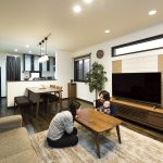 動線や使い勝手をシミュレーションしながら家具を配置し、快適なリビングとなっています。