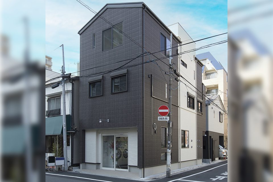 【耐火住宅】外壁の貼り分けが落ち着きと個性を感じさせます。