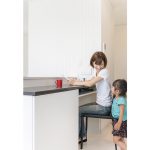 キッチン横のカウンターは、調べ物やお子様の宿題スペースとして活用できます。
