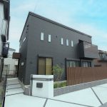 目地デザインにもこだわりが光るオープン外構
