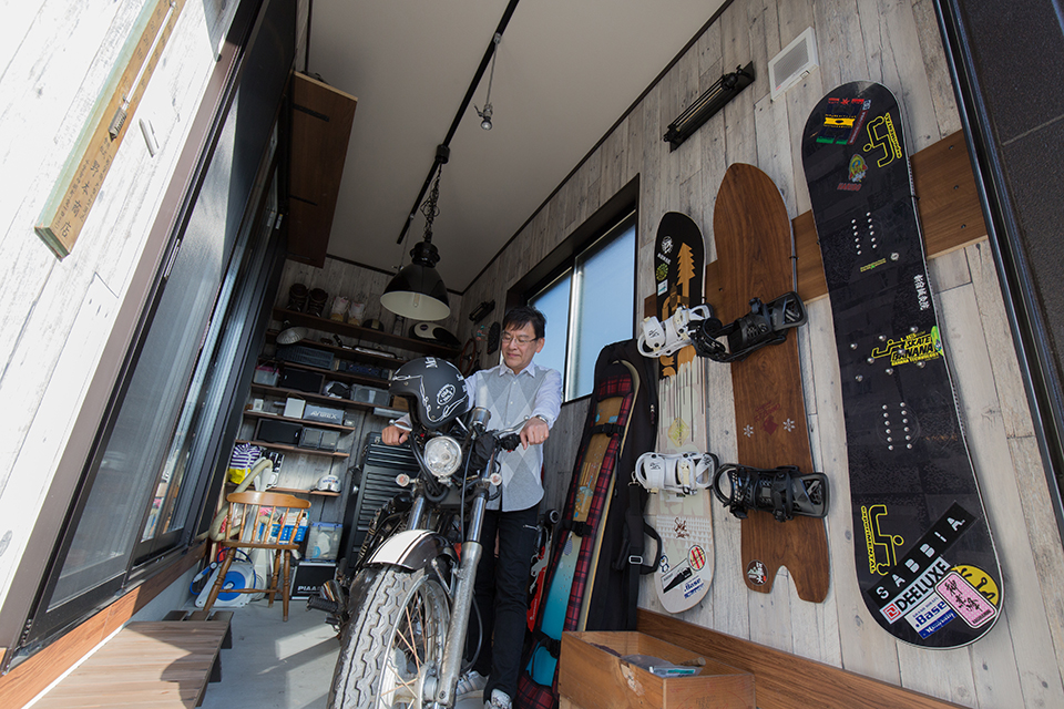 大切なバイクも趣味の道具もしまえるインナーガレージ