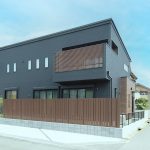 温かみのあるスリットを施した外観デザイン