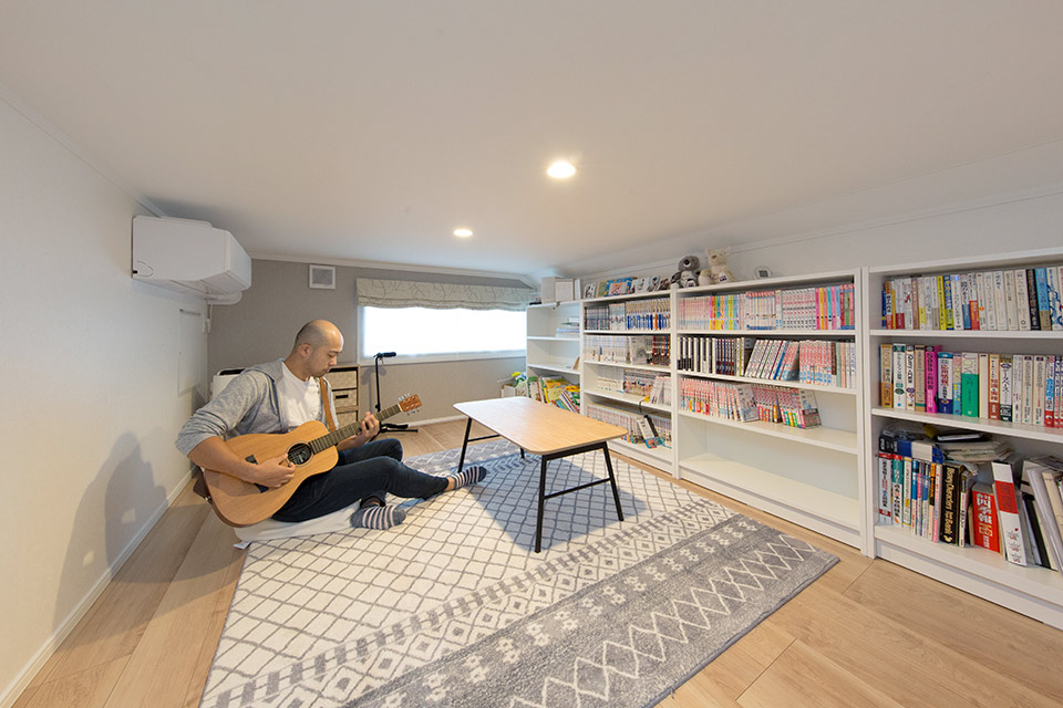 趣味部屋に最適な小屋裏は「読書」「音楽」を楽しむ空間