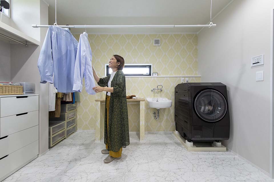 7畳の洗面脱衣室。「洗う～畳む～しまう」が1か所で完結できる優秀空間。