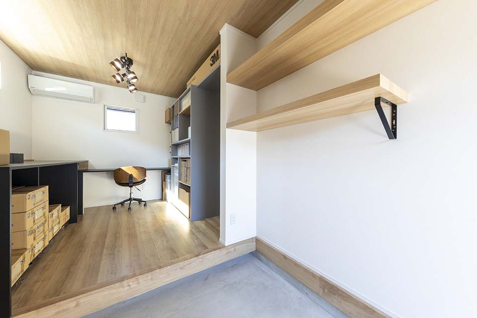 黒×グレー×木｜上質空間でワークライフが整う住まい