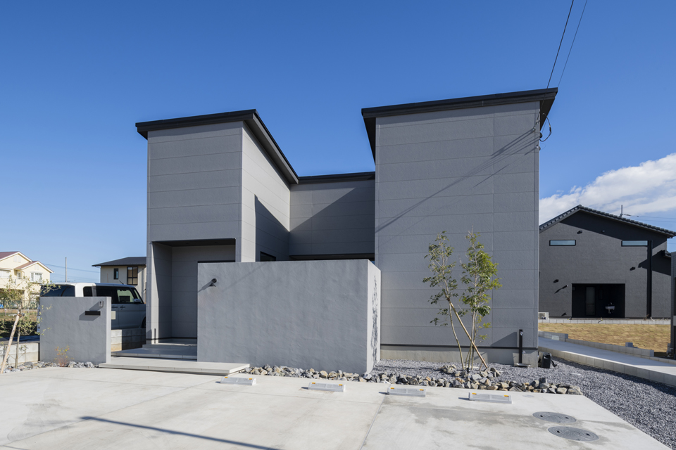 コの字型の中庭｜プライバシーへの配慮も生活動線も、いいところ尽くしな間取り