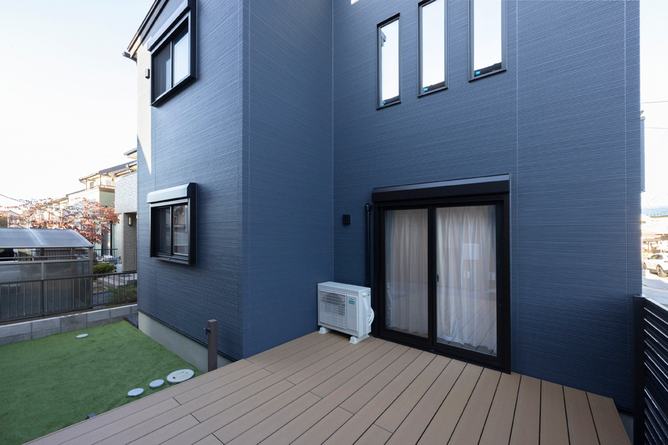 家事と遊びを両立！開放的なウッドデッキ付きの間取り