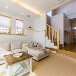 【かしわ沼南展示場】シンプルな間取りとリビングのゾーニングが平屋のポイント。勾配天井やインテリアも居心地の良さにつながる