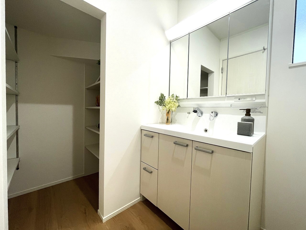 【ヘリオスタウンおおたかの森93G】洗面化粧室