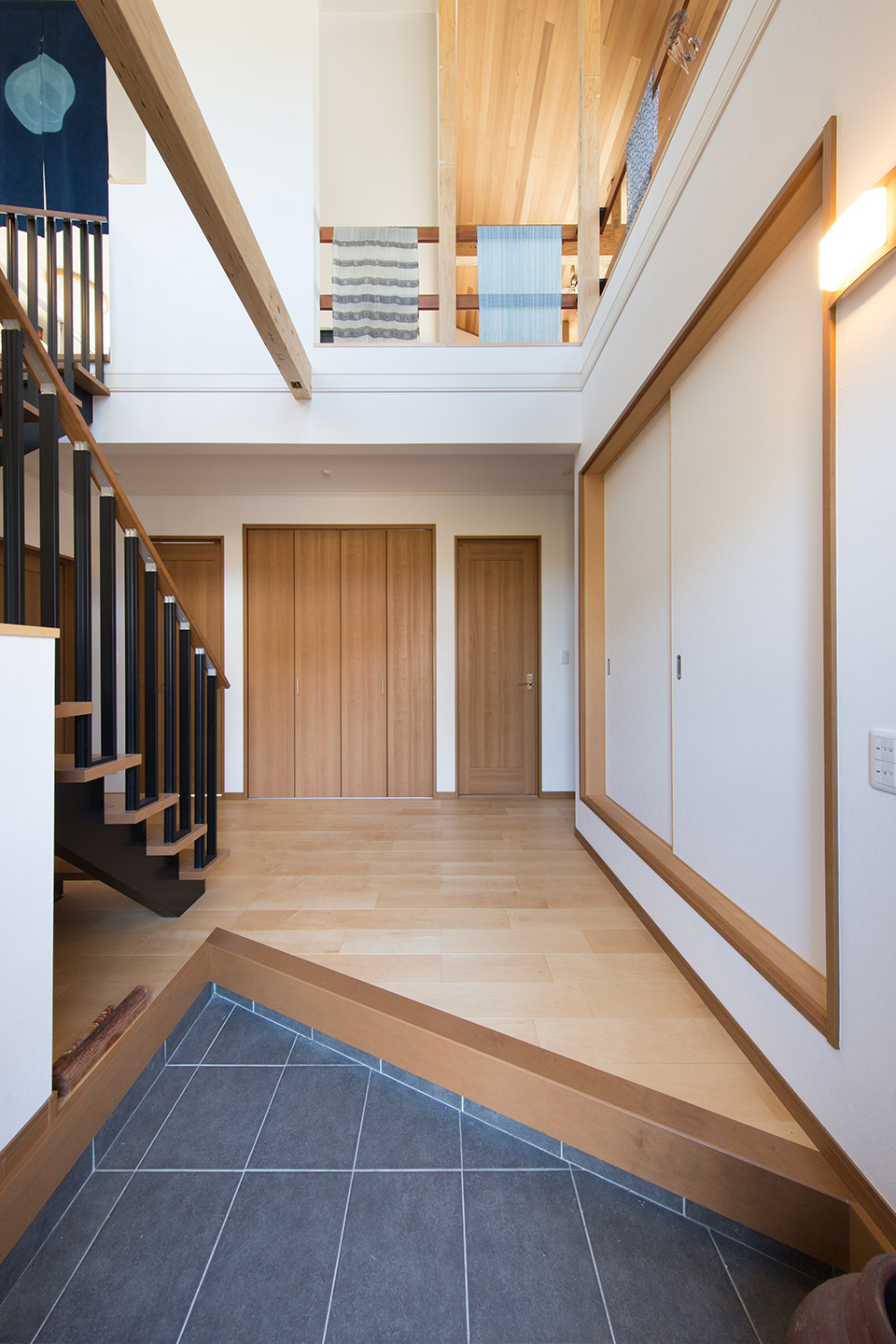 玄関を入って右手には、客間としても使える和室が。